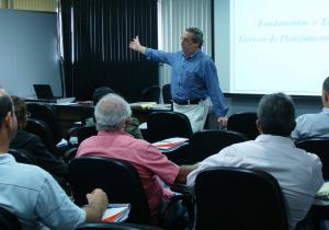 Imagem da notícia - Professor da FGV ministra curso sobre Planejamento Estratégico na Ciama