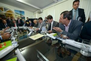 Imagem da notícia - Governador Omar Aziz defende juros menores para dívidas dos Estados durante encontro que ante