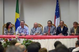 Imagem da notícia - Governador Omar Aziz recebe homenagem do Sindifisco e diz que o Estado tem cerca de R$ 6 bi