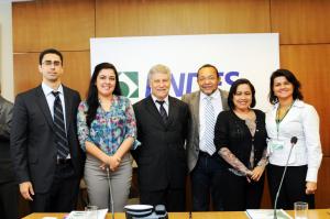 Imagem da notícia - Governo do Amazonas assina convênio com o BNDES e garante R$ 14,9 milhões