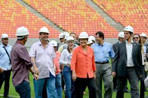 Imagem da notícia - Governador Omar Aziz diz que confia em Dilma e na aprovação da ZFM ainda neste ano