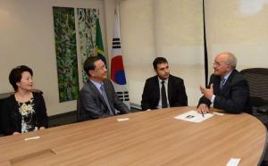 Imagem da notícia - Governos do Amazonas e Coreia anunciam parceria para construção de navio-hospital