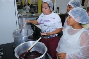 Imagem da notícia - Em Alvarães, curso oferecido pela Companhia de Desenvolvimento incentiva a gastronomia com o açaí