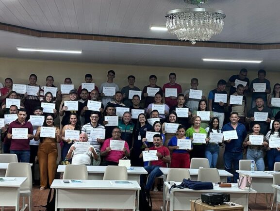 EM PAUINI-AM: Curso capacita 102 profissionais e engenheiros realizam estudos para projetos