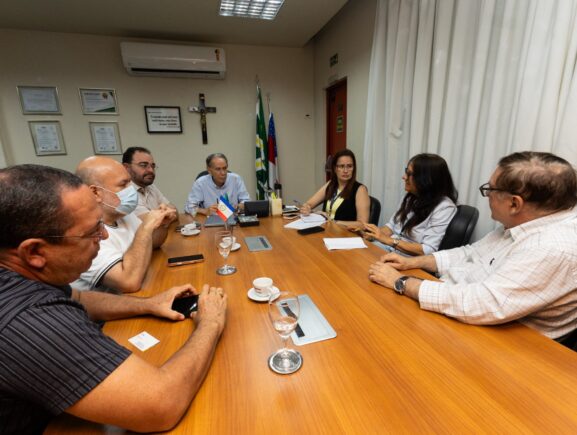Ciama recebe prefeito de Boca do Acre para tratar de atualizações no projeto de abastecim…